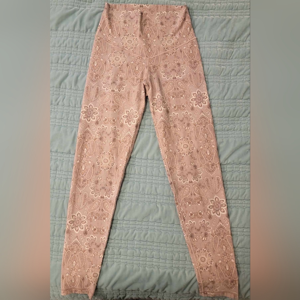 Ladies Aerie Offline leggings Peach pattern size M